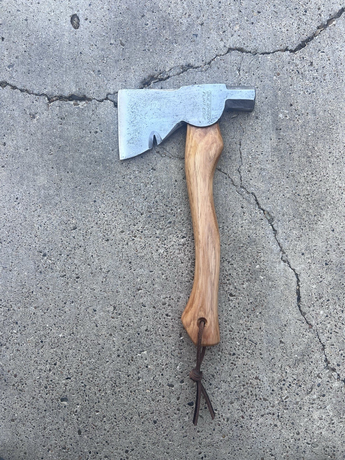 Bad-Axe Gentlemen’s Axe: True Temper Flint Edge Carpenter Axe w/ 12.5in Hickory