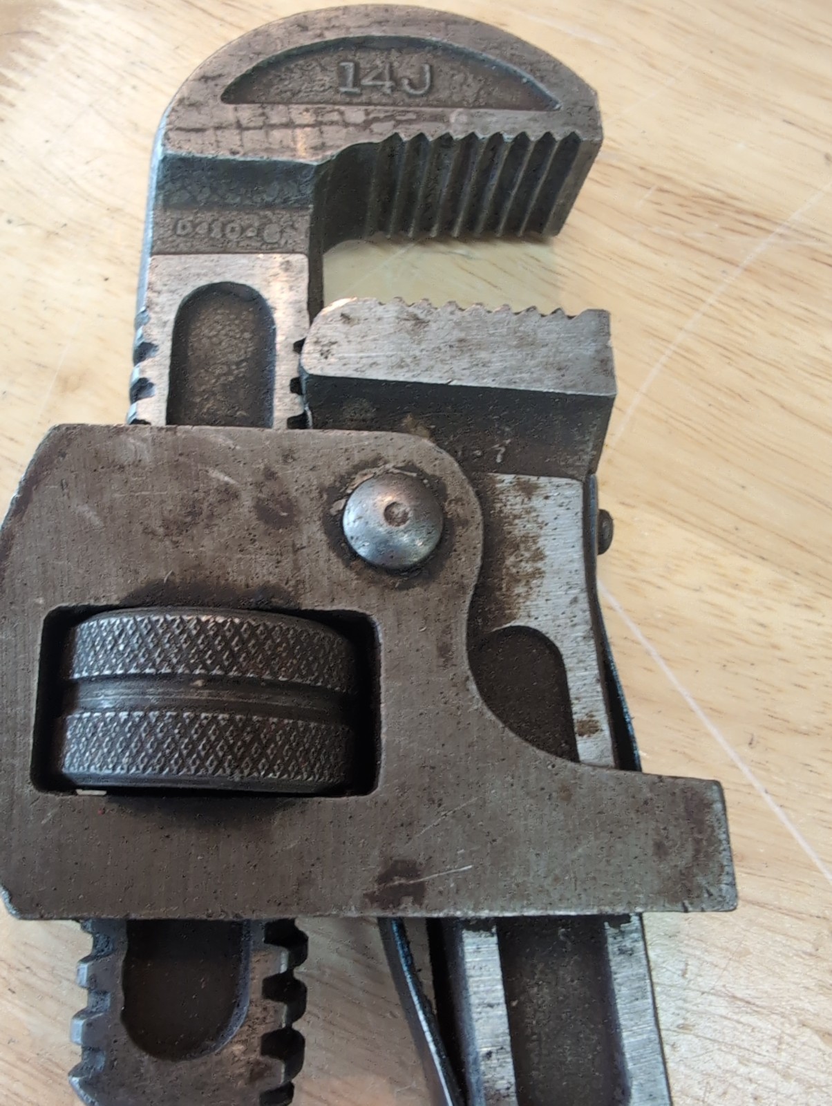 Vintage Contender Montgomery Ward 14″ Pipe Wrench Plumbing tool