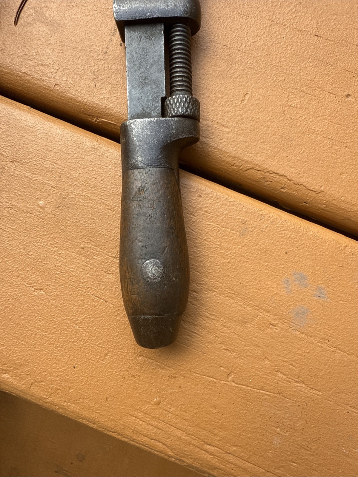 ANTIQUE L. COES WRENCH CO. 8 1/2” MONKEY PIPE WRENCH WOOD HANDLE WORCESTER MASS