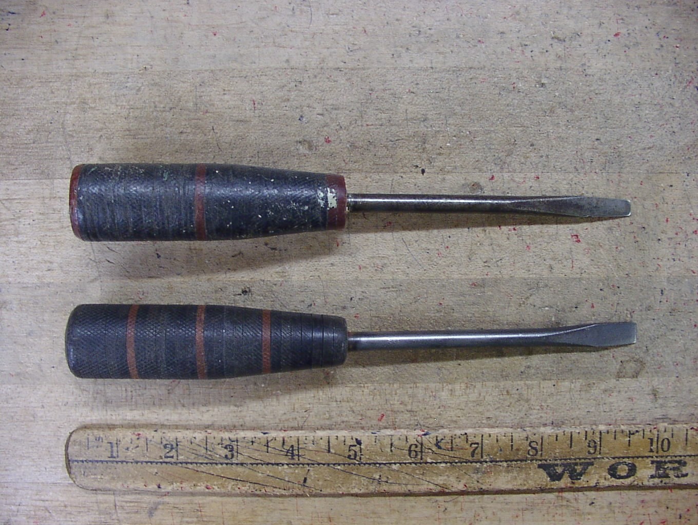 2 Vntg Stacked Leather Washer Handled Screwdrivers Incl Wor. Fibre Co. & Unbr.