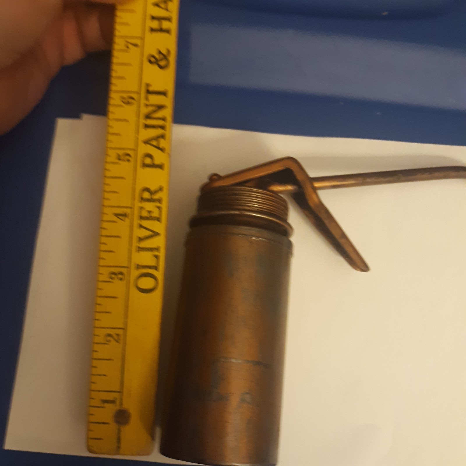 VINTAGE 5 INCH TALL SQUIRT OIL CAN. MADE IN USA