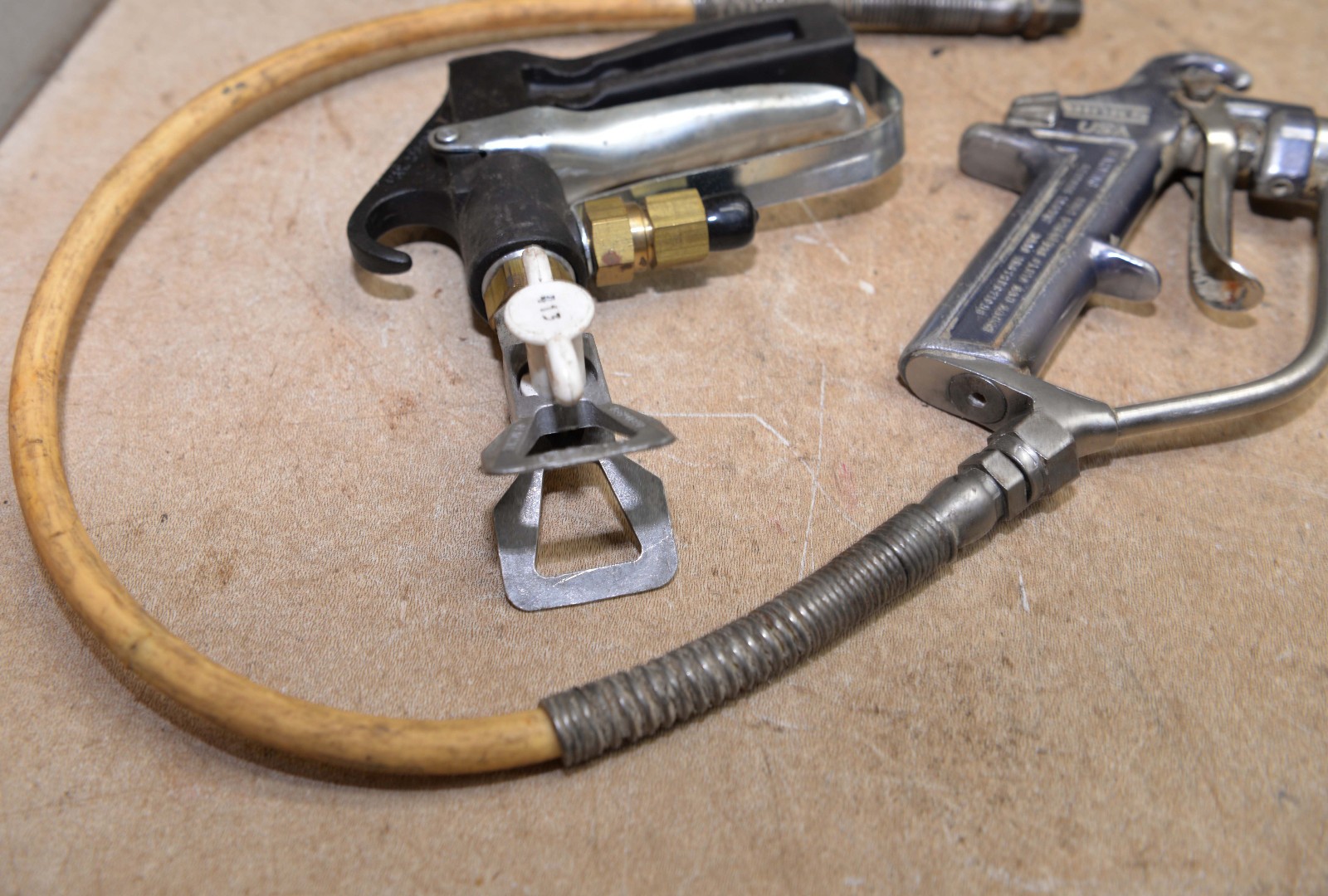 2 airless spray gun Binks No 1 & Cambell Housfield vintage mechanics tool lot