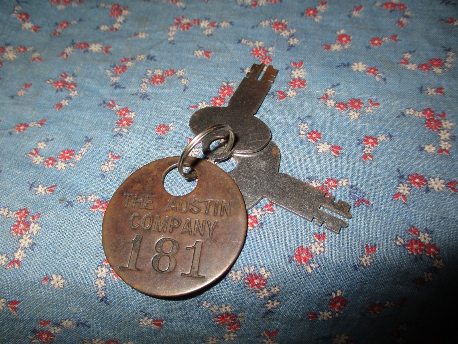 The Austin Company 181 Key Tag with two Keys