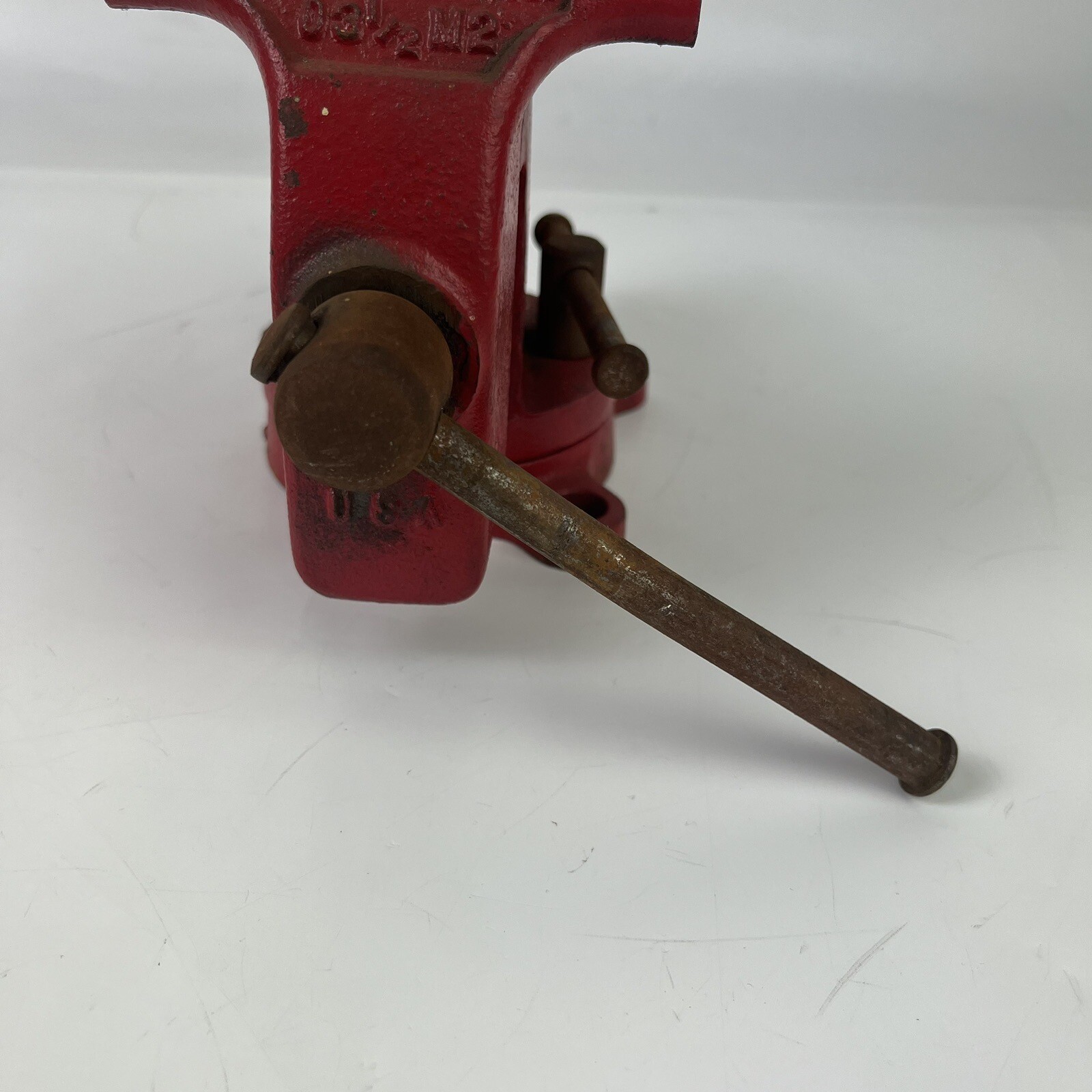 Vintage Columbian 03 1/2 M2 Bench Vise – 3-1/2″ Jaws