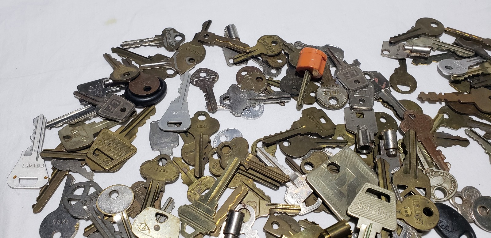 Mixed Lot Of Used Cut Keys Over 3-3/8 Pounds Collectors Crafts Art