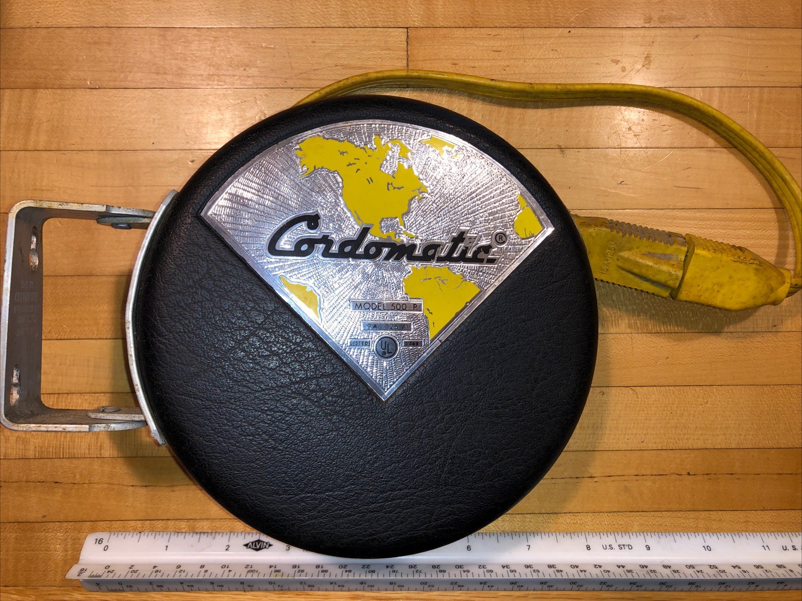 VTG Cordomatic Model 500 P Retractable 25ft Extension Cord Reel VGC 9a 125v AC