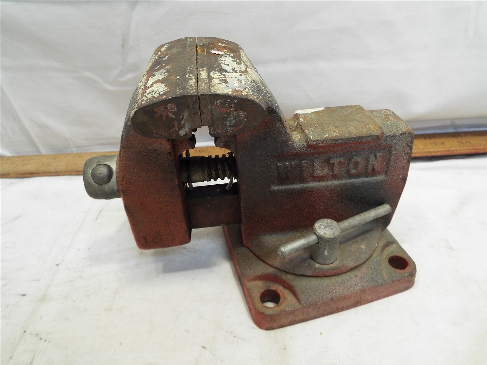 Wilton Utility Bench Vise 3.5″ Jaw Full Swivel Base Pipe Clamp Tool