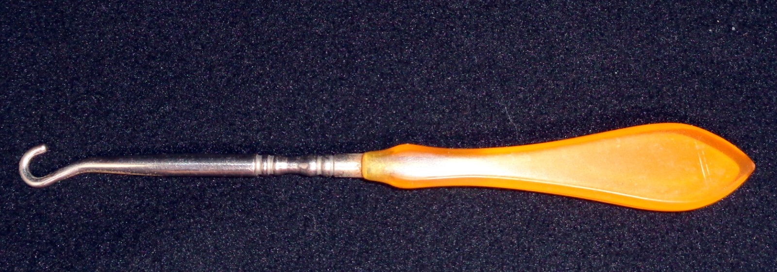 Antique 5-1/2″ Celluloid-Handle Hook for Pulling Buttons on Shoes