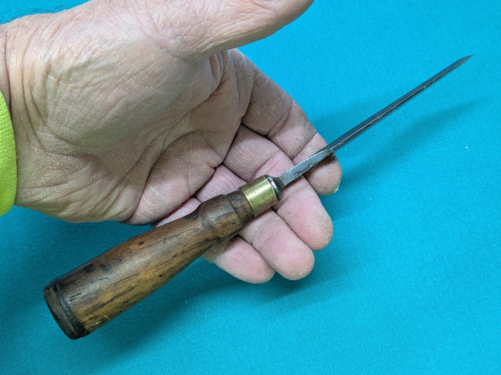 Vintage BUCK BROTHERS 1/2″ Wood Chisel Tang Style, Beveled Edges, Warranted