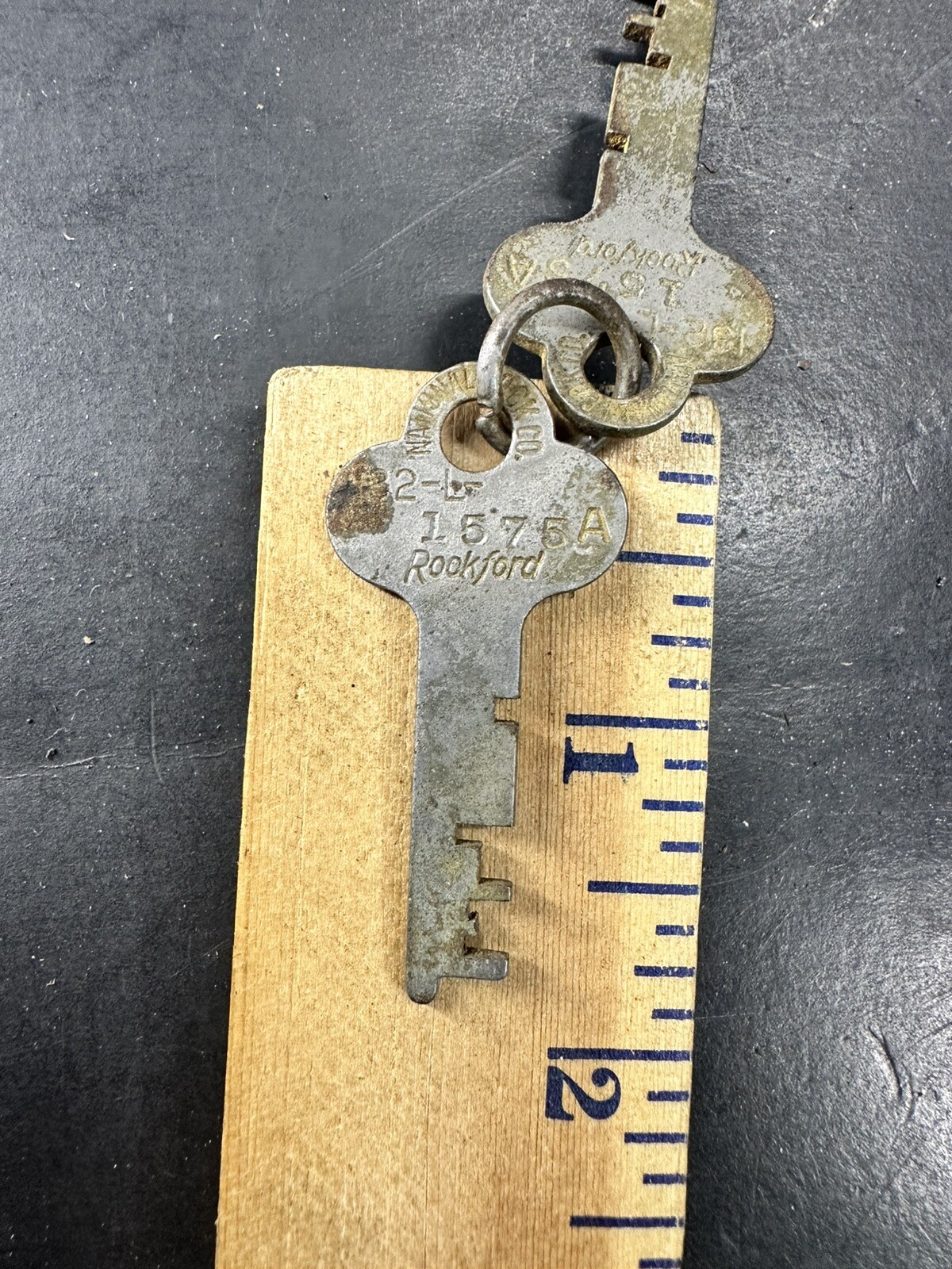 Vintage Flat Skeleton Keys Yale Terryville Sargent Crest Long Rockford Key