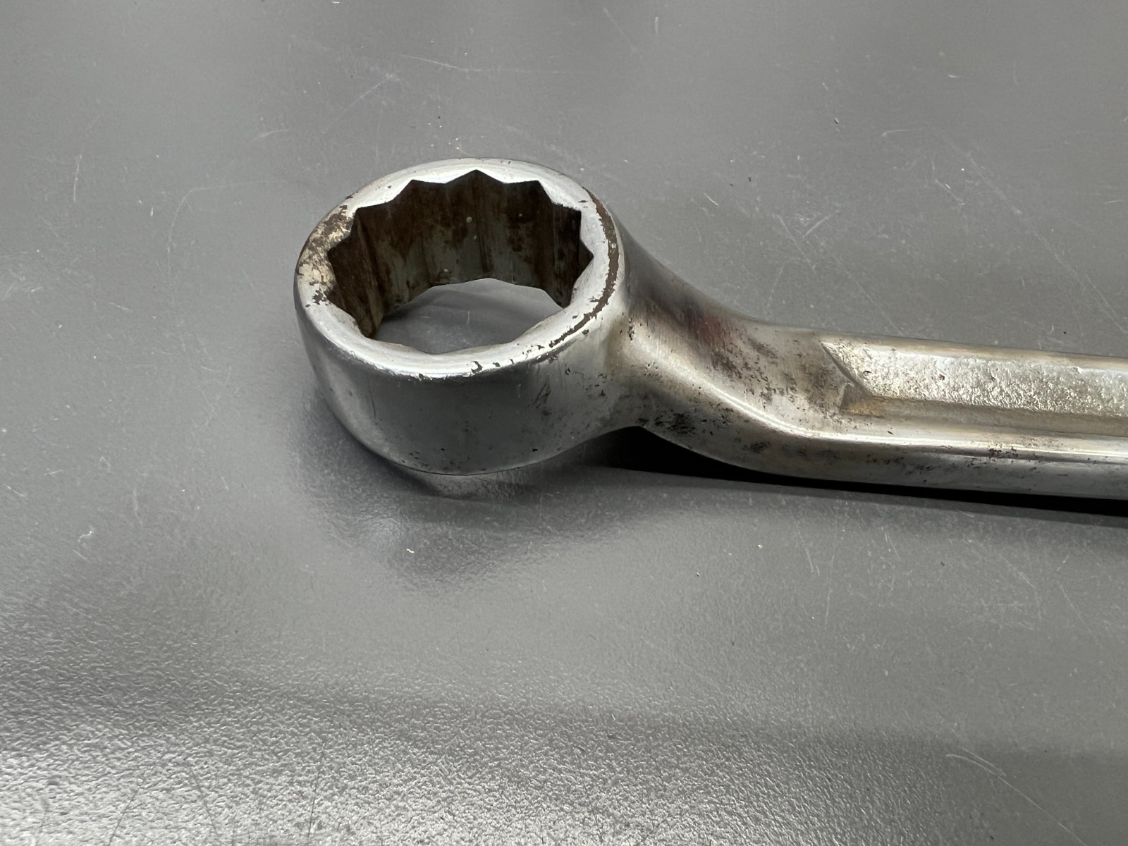 (c) VINTAGE 1963 SNAP ON XV-3236 SAE OFFSET BOX WRENCH 1″ X 1-1/8″ – VGC – USA