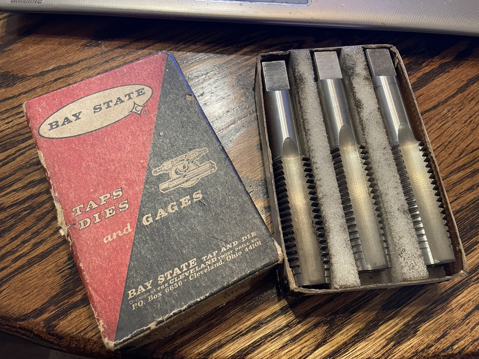 Vintage Bay State H. S. Plug Taps in box 1″ 8 NC GH4 High Speed Steel machinist
