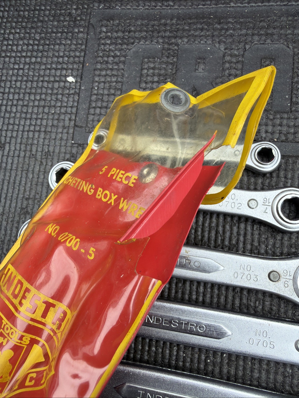 Rare Indestro Tools 5pc Ratcheting Box Wrench Set W Holder 0700-5 USA Nos SAE