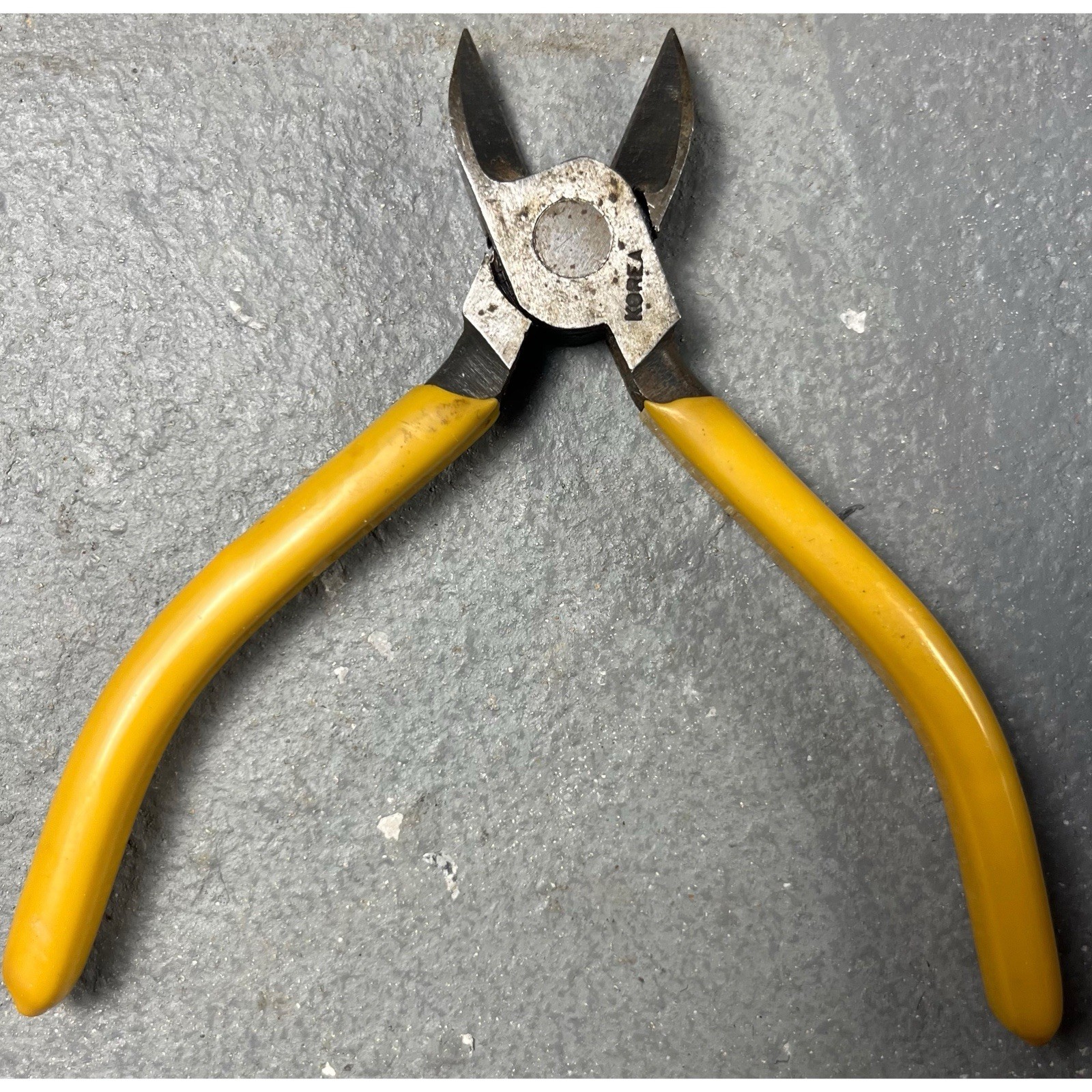 Vintage Omega Diagonal Cutting Pliers Wire Cutters Yellow Handle Made in Korea