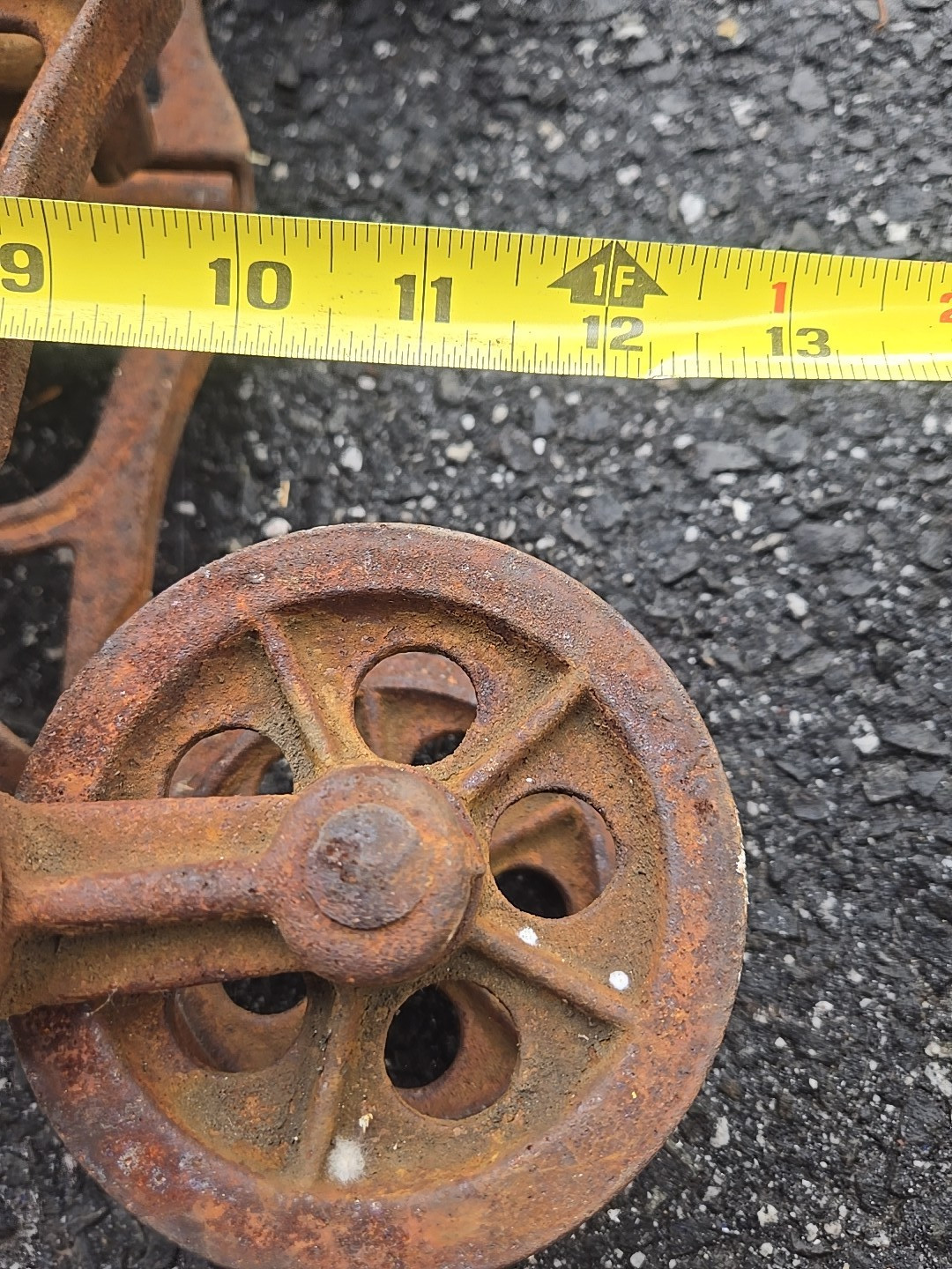 Antique 19th Century Diamond #4 Metal Hay Trolley