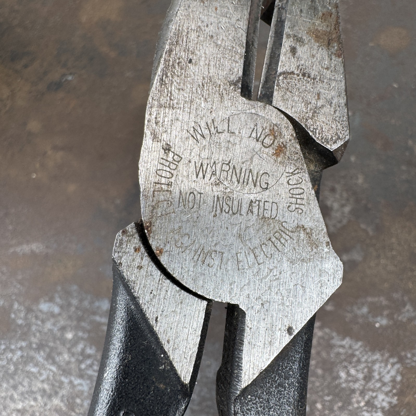 Klein D213-9NE 9″ Lineman Wire Cutter Pliers – Made in USA