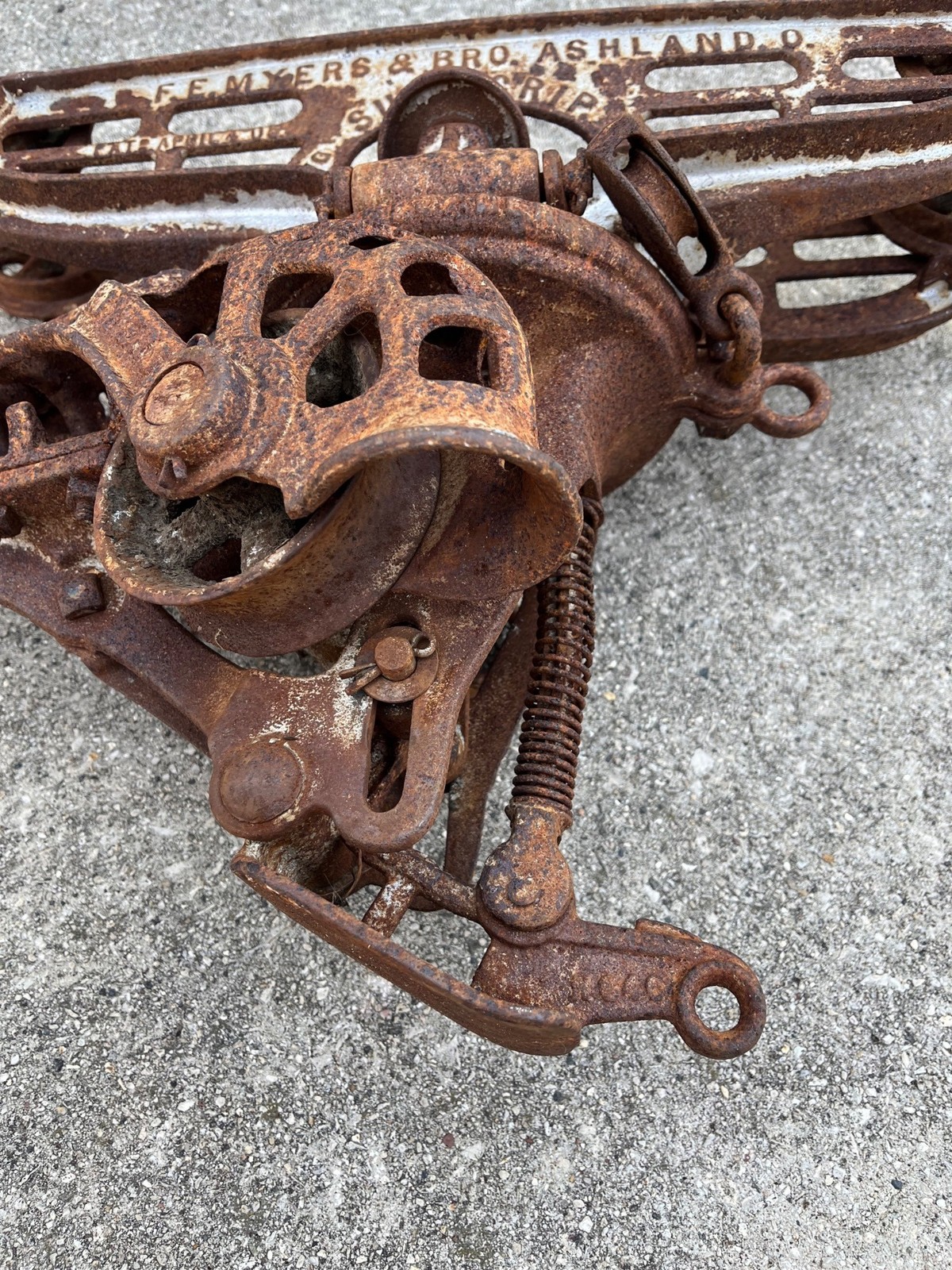 RARE Antique F.E. Myers Sure Grip Cast Iron Farm Hay Trolley Barn Equipment