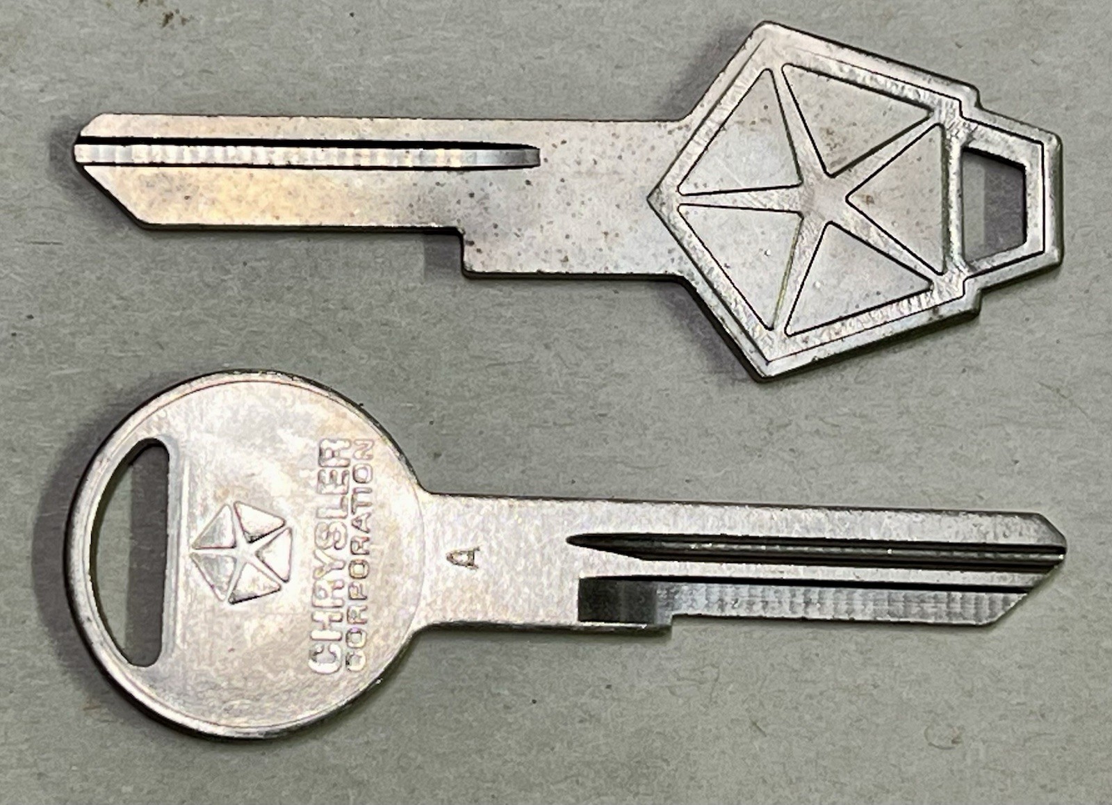 UNCUT DODGE PLYMOUTH CHRYSLER JEEP CARAVAN VOYAGER PENTASTAR NOS KEY BLANK SET