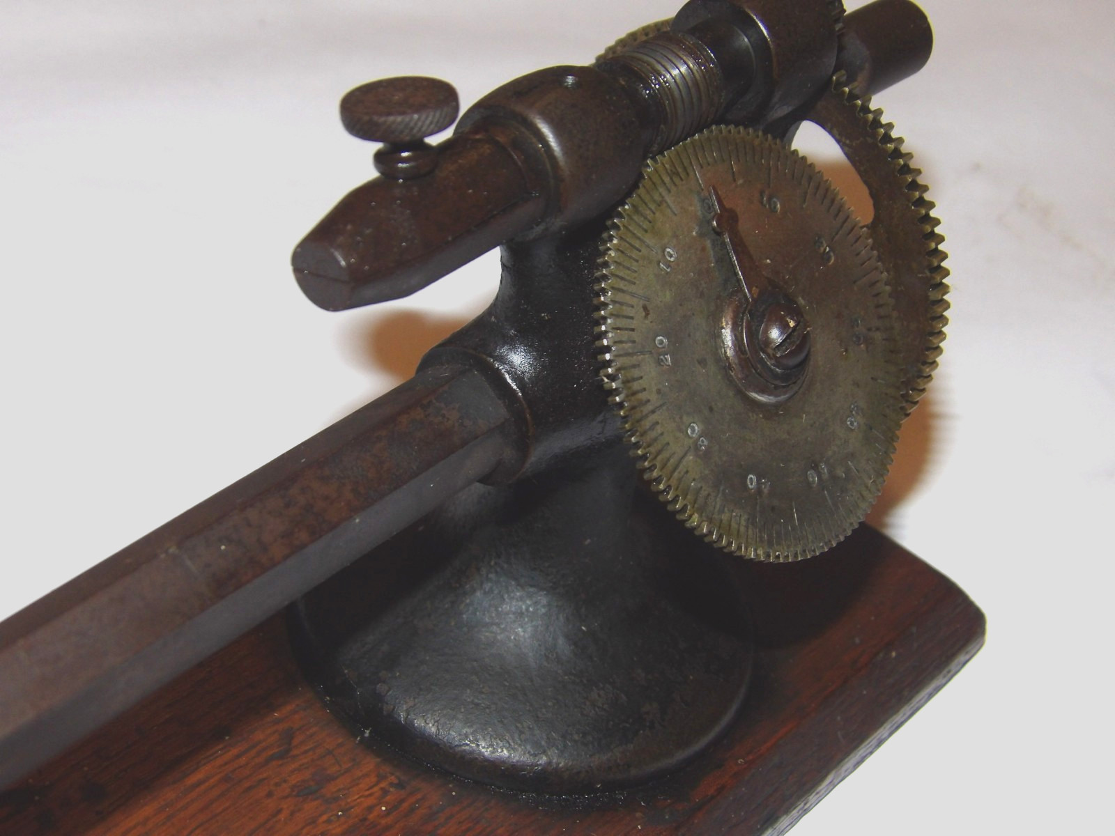 ANTIQUE THREAD COUNTER! CAST IRON/WOOD BASE/BRASS DIAL! FROM NC TEXTILE FACTORY!