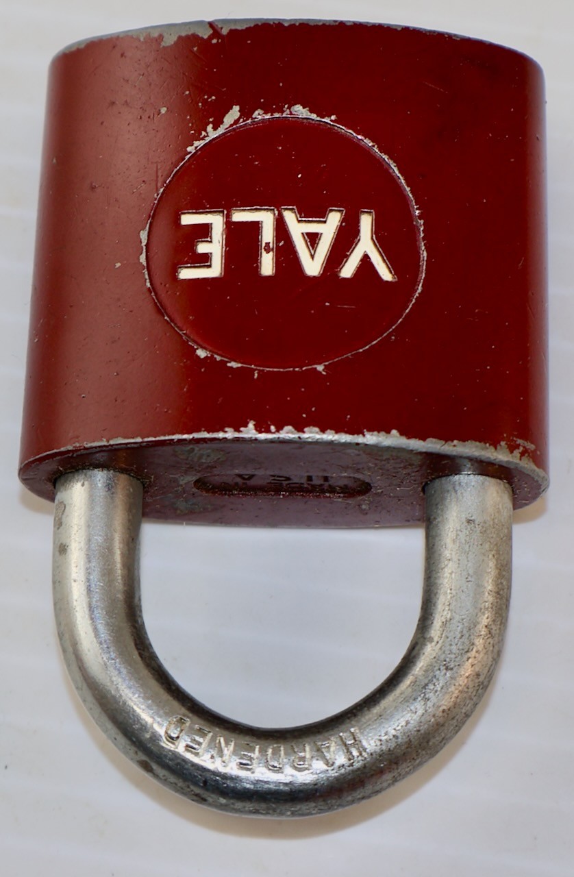 Yale (USA) 714J Disc-Tumbler Padlock + Keys + Box / Red Enamel Finish / MT Tools