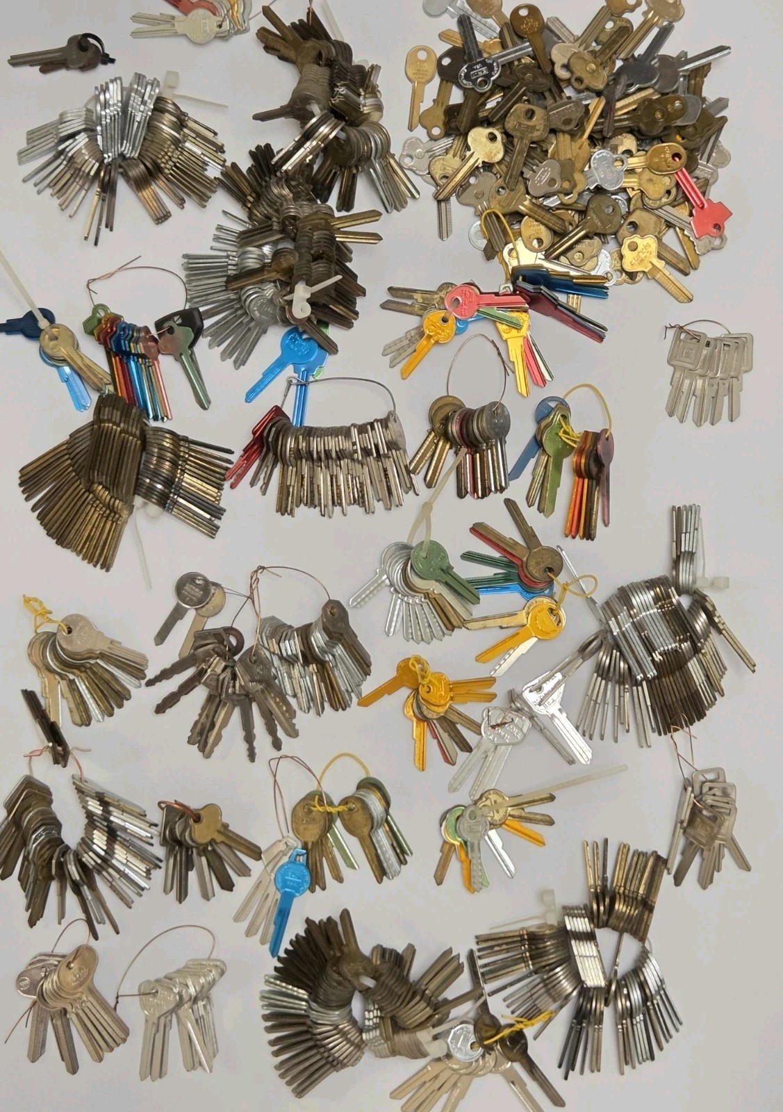 Huge Lot 800+ UNCUT Key Blanks Vintage Aluminum Craft Steampunk Locksmith 14 lbs