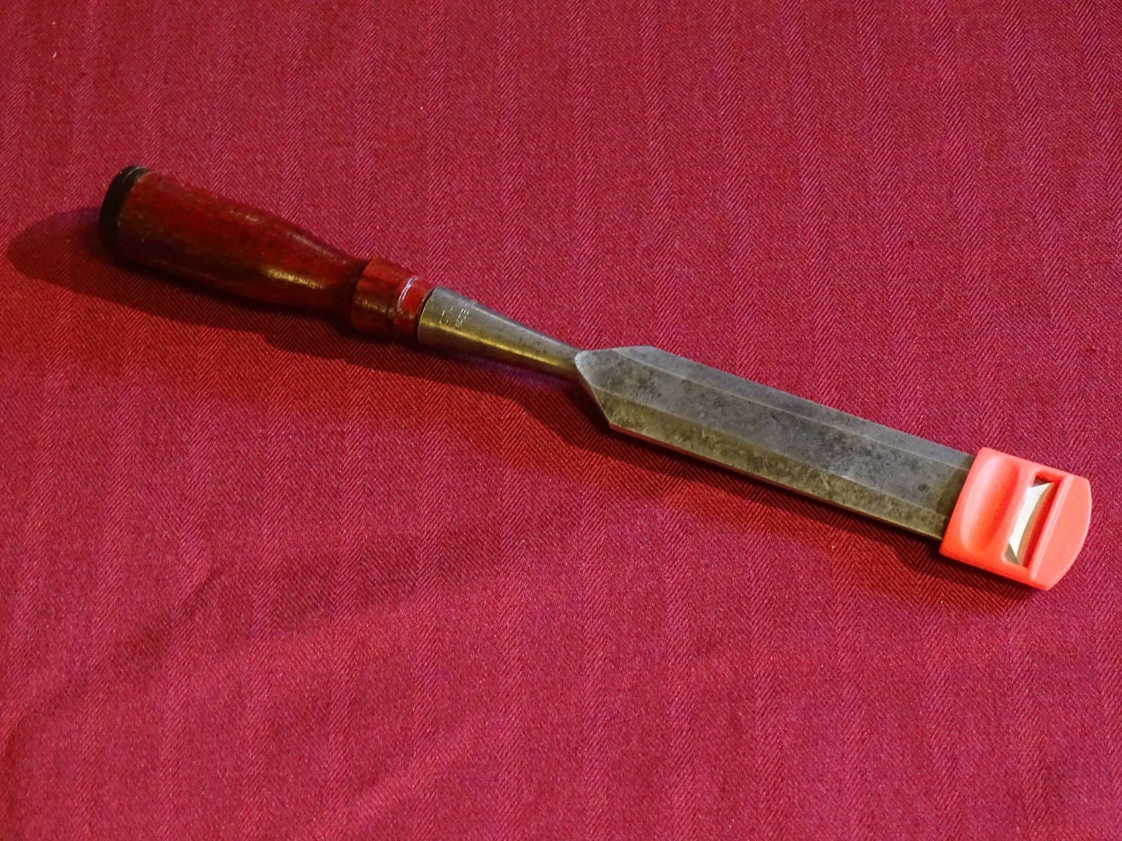 Stanley Made in USA 1-1/4″ Chisel with Red Hickory Handle Sharp and Honed VGC