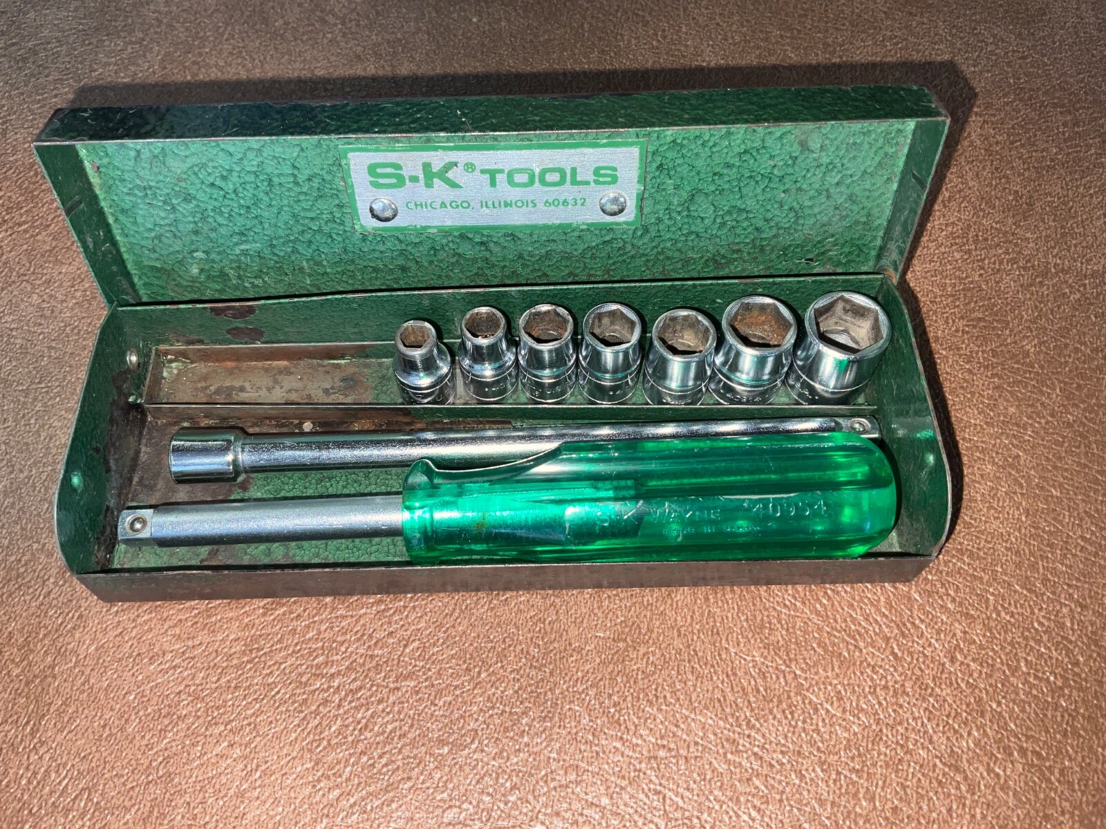 Vintage S-K WAYNE 7 pcs. 1/4” Drive Sockets w/ Green Spinner, Extension & Case