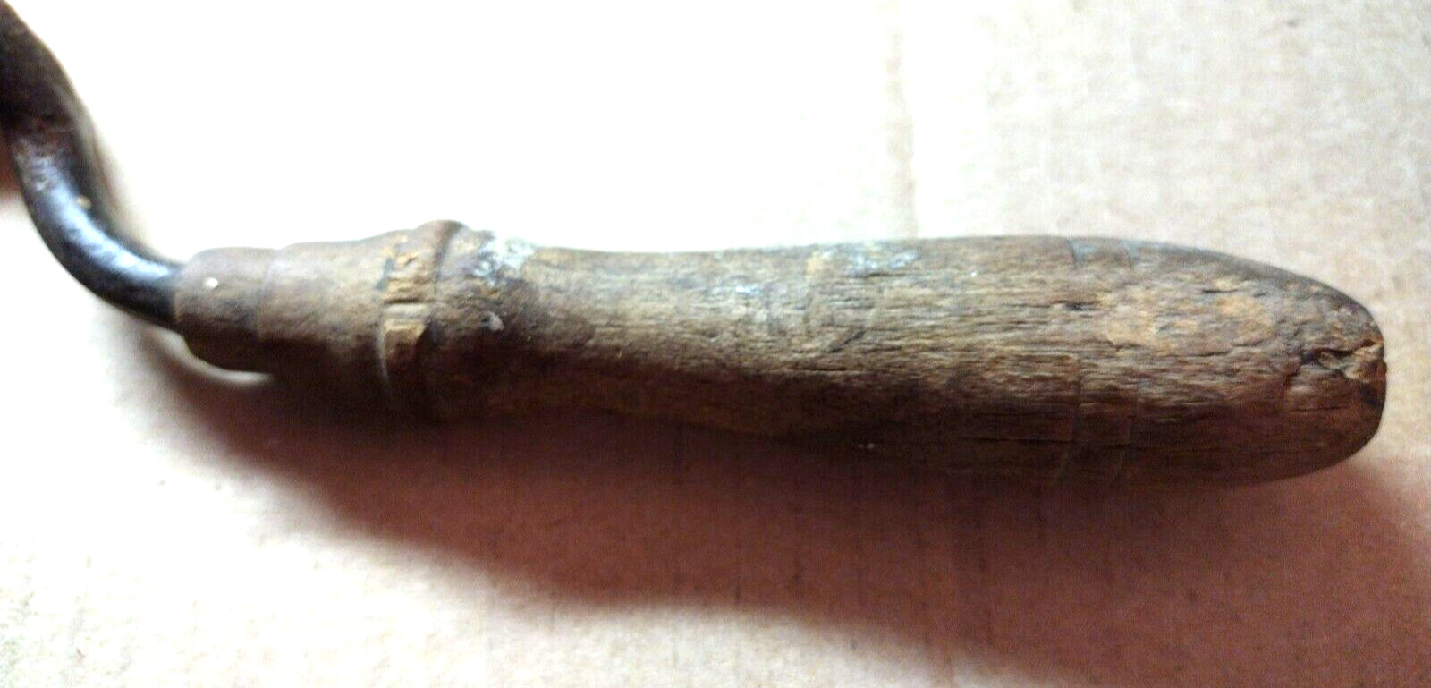 Hot Bed Primitive Weeder 11-1/2″ Wood Handle Farm Tool Carbon Steel Antique 1900