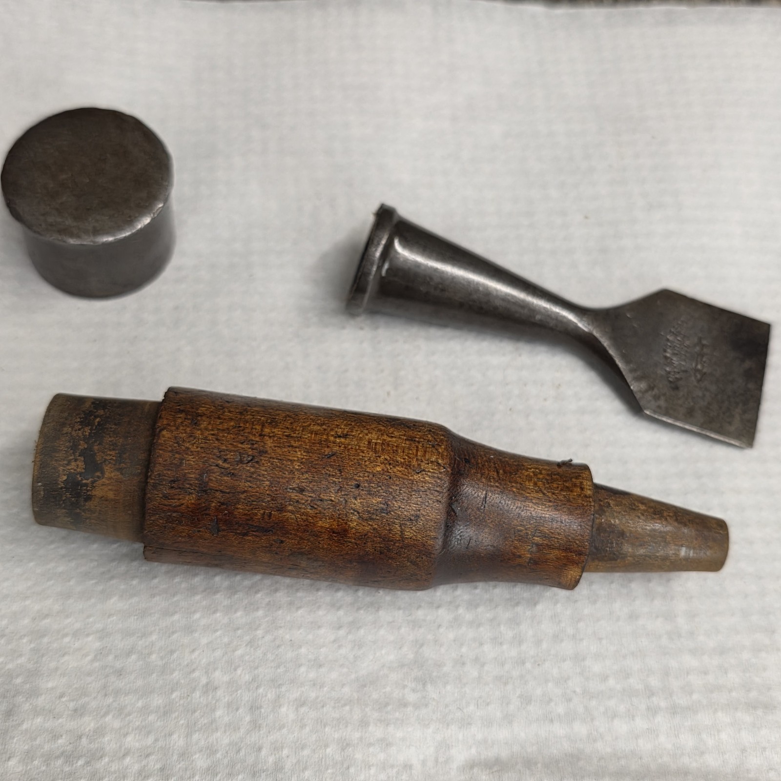Vintage Erik Anton Berg Eskilstuna Sweden beveled chisel shark Logo 1 1/4″ wide