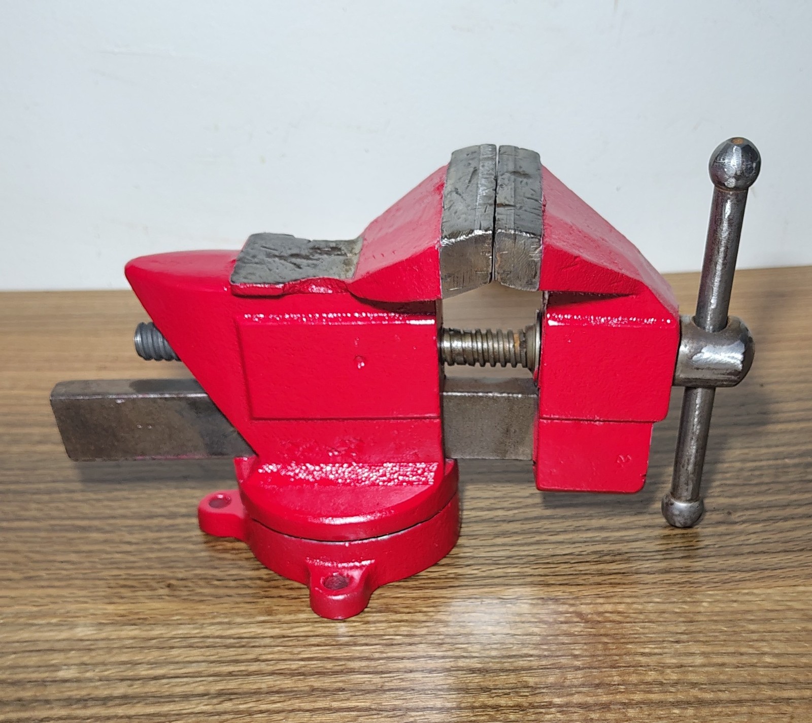 Vtg Dunlap 5239 3 1/2 Inch Jaw 360° Swivel Base 15 Pounds Damage To Anvil
