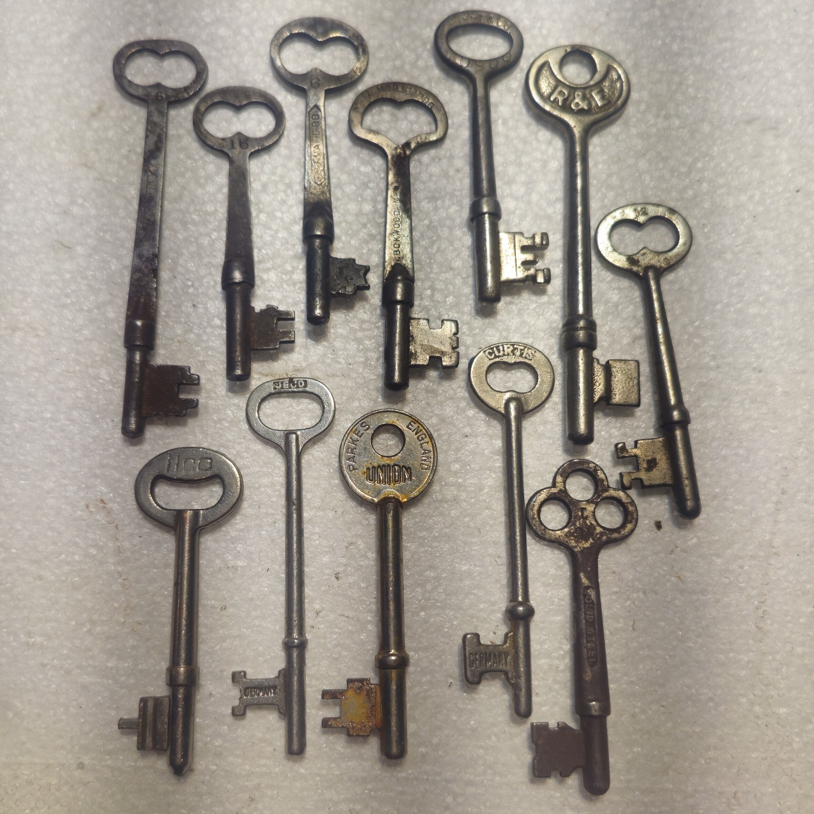Vintage Antique Skeleton Keys Lot of 12 Branded Marked R&E Ilco Curtis Lockwood