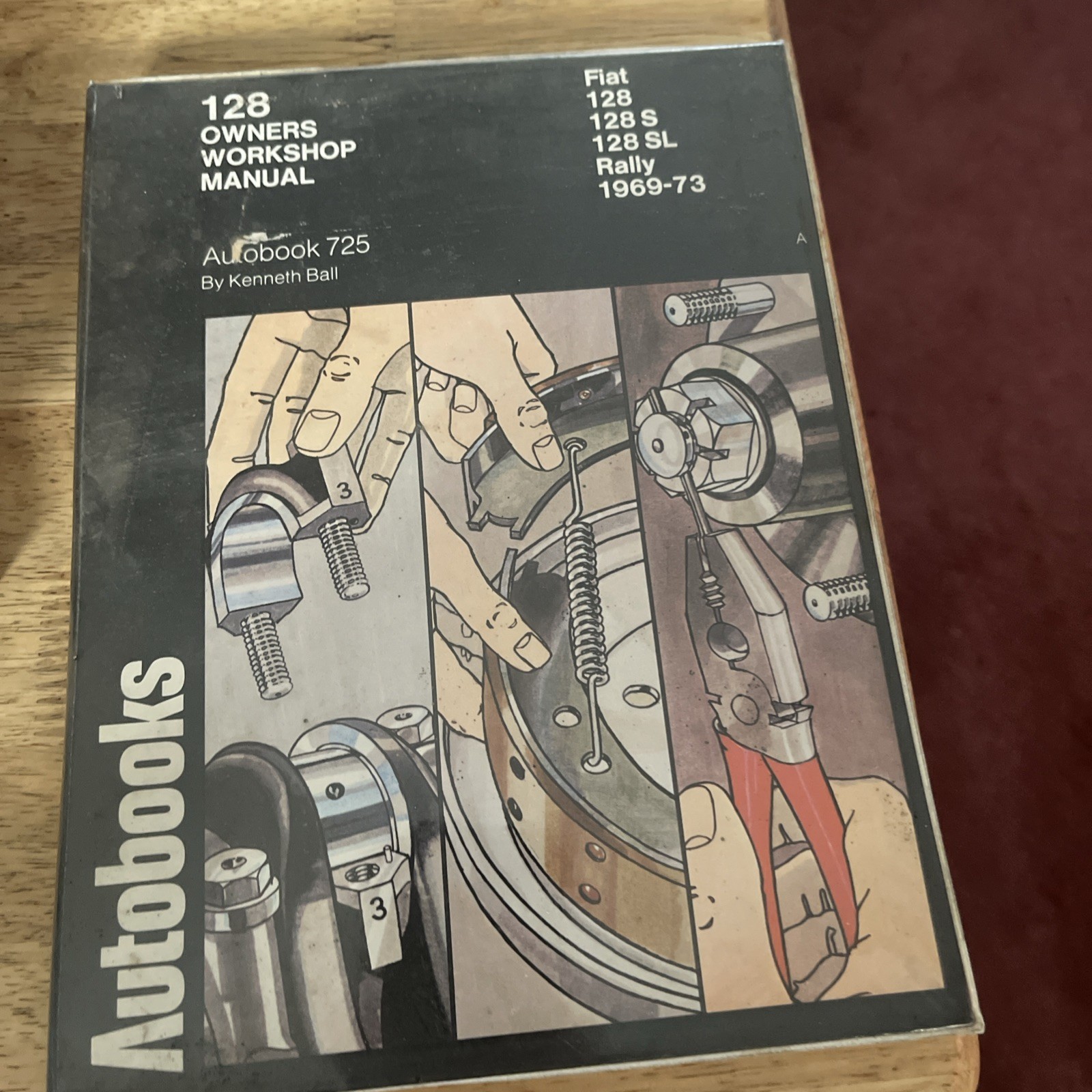 Autobook 725 Fiat 128,128S,128SL,Rally, 1969-73 ed. HARDCOVER