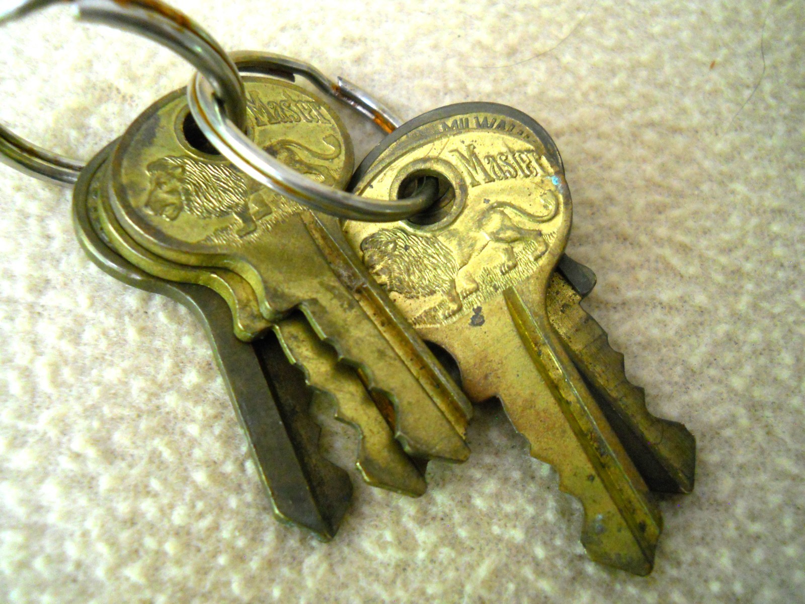 Vintage Master Lock Co # 5 Padlock with 5 Lion Keys