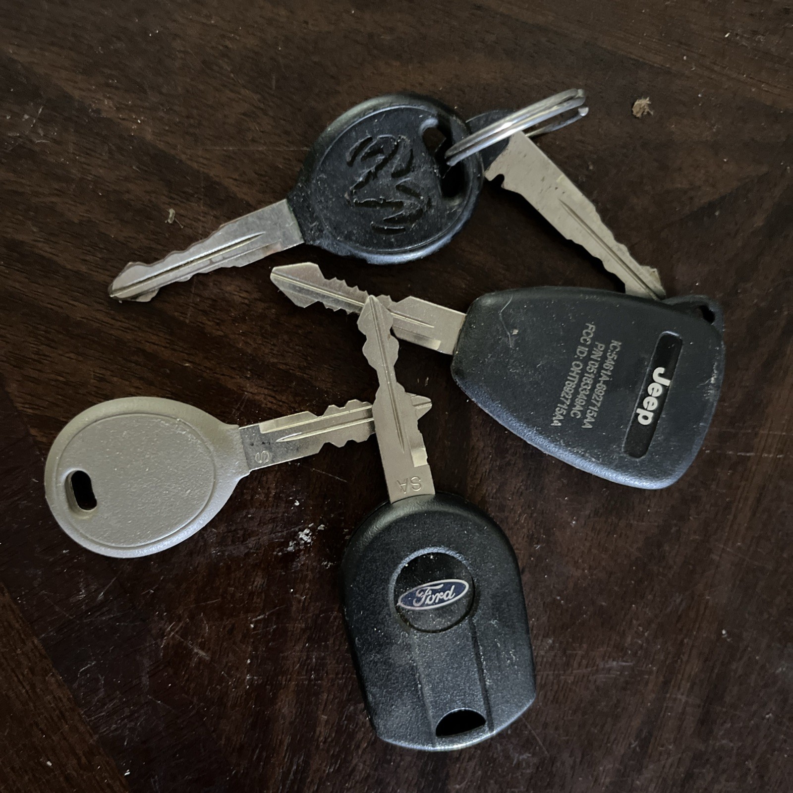 Lot Of 5 Cut Keys Some With Remotes Ford And Chrysler Dodge Jeep