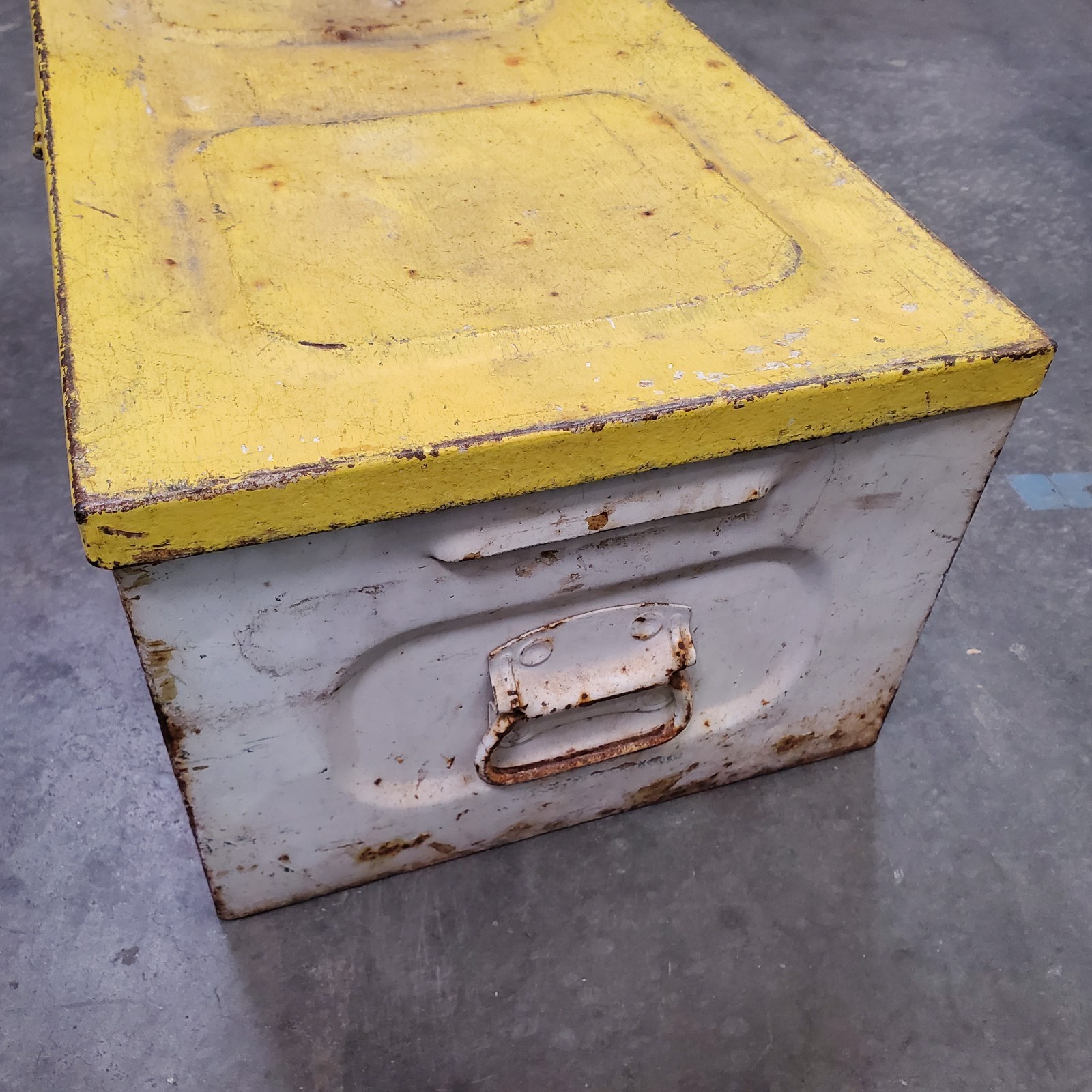 VTG Industrial Metal Storage Chest Carpentry Shabby Chic Yellow White Box 26X10