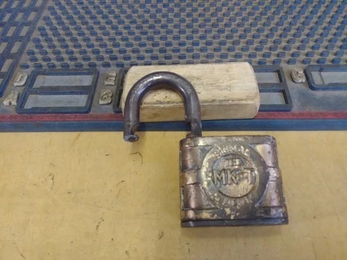 VINTAGE yale 851 MIssouri, Kansas & Texas MK&T padlock