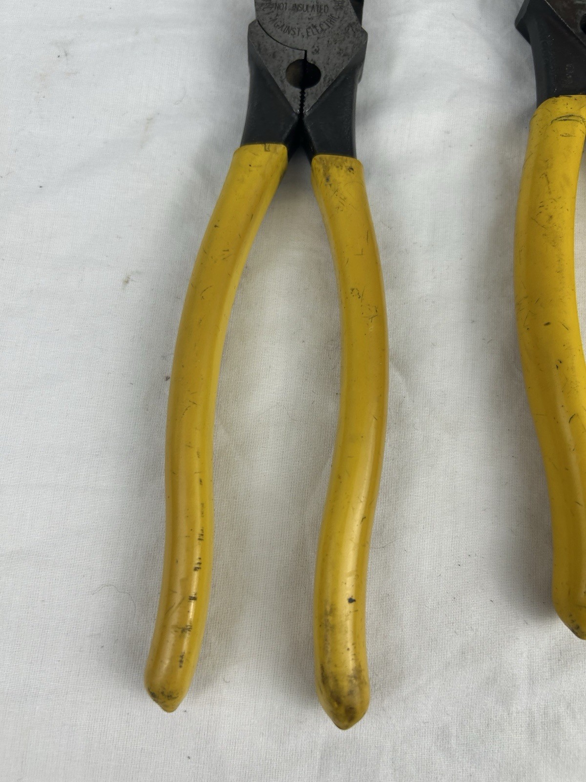 KLEIN TOOLS D213-9NECR 9″ LINESMAN PLIERS CUTTERS CRIMPERS-USA-1 Per Order
