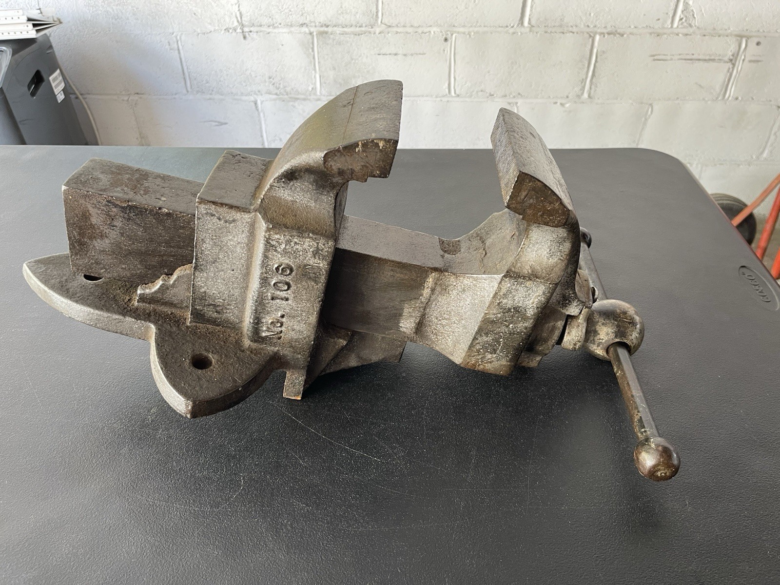 VTG Charles Parker No. 106 Bench Vise 5” jaws 80+ lbs WORKING CONDITION RARE!!