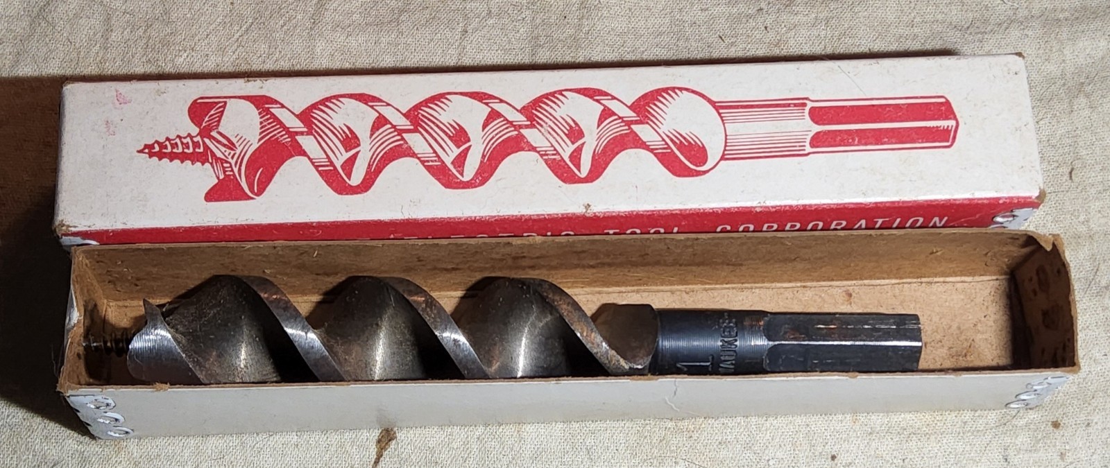 VINTAGE MILWAUKEE TOOLS 1″ POWER AUGER DRILL BIT NO. 48-13-1000 IN ORIGINAL BOX
