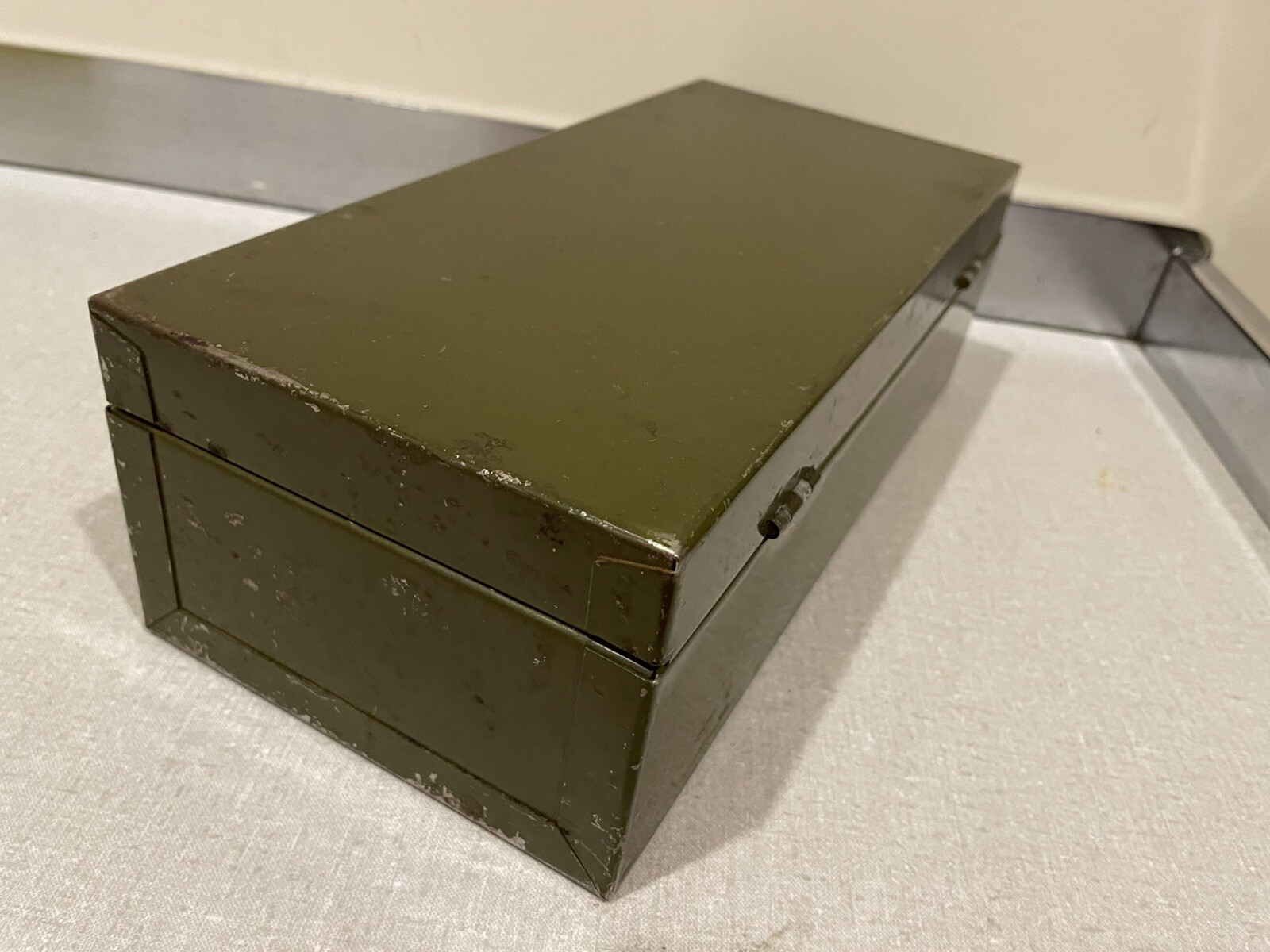 vintage green small tool box side handle no key good condition