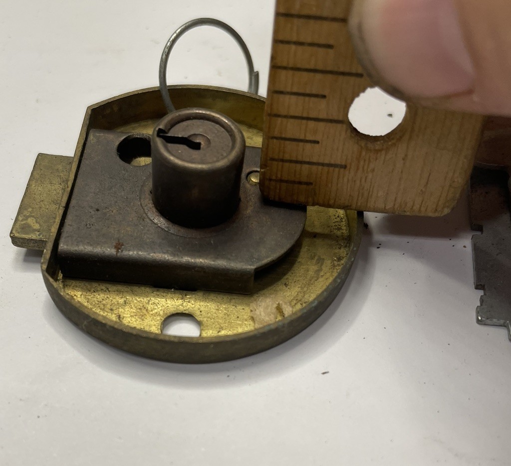 Desk Cabinet Lock Round Body Brass 2 Flat Keys Locksmith Hardware