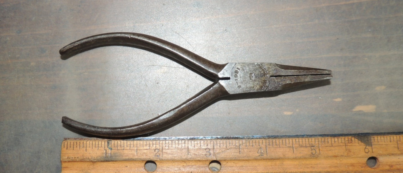 VINTAGE KRAEUTER No. 1601-5 SHORT DUCKBILL FLAT NOSE PLIERS, 5.5″ LONG, USA