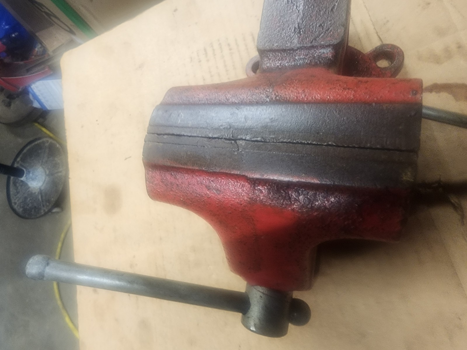 VINTAGE COLUMBIAN 04M2 ANVIL BENCH VISE 4” JAWS, CAST IRON CLEVELAND.OHIO