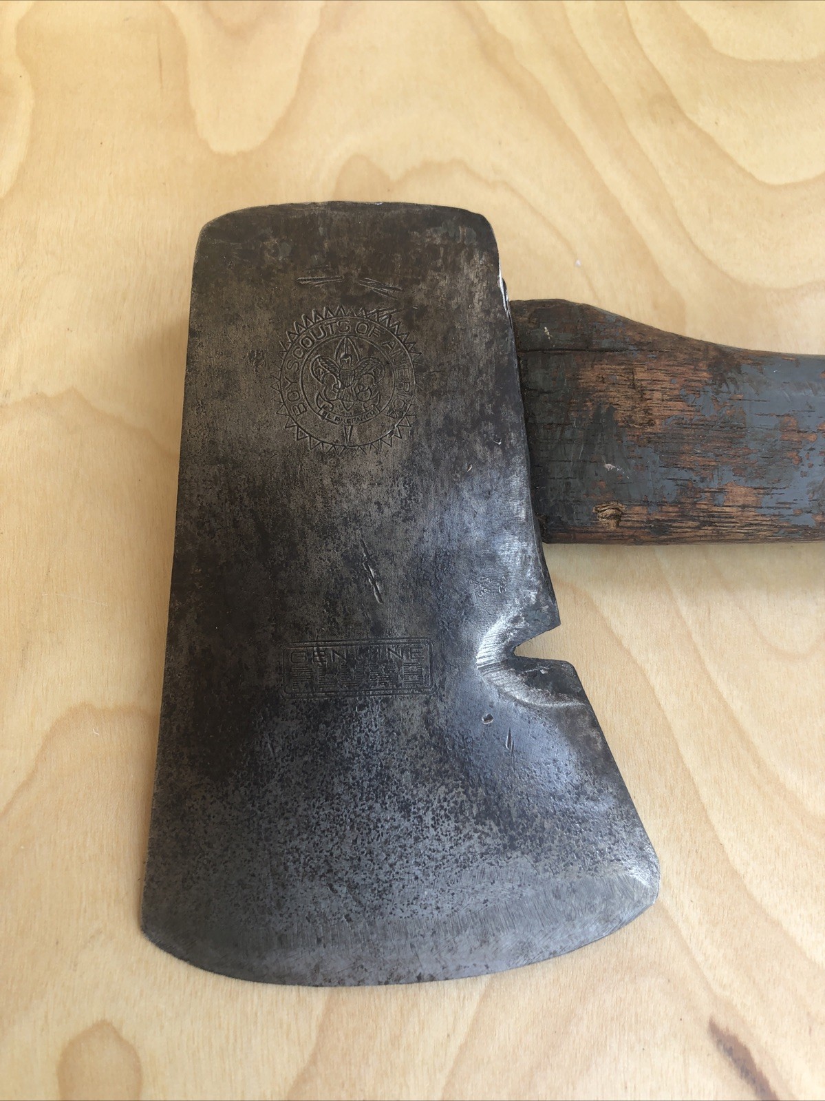 VINTAGE GENUINE PLUMB OFFICIAL BOY SCOUT’S AX WITH ORIGINAL HANDLE & NAIL PULLER