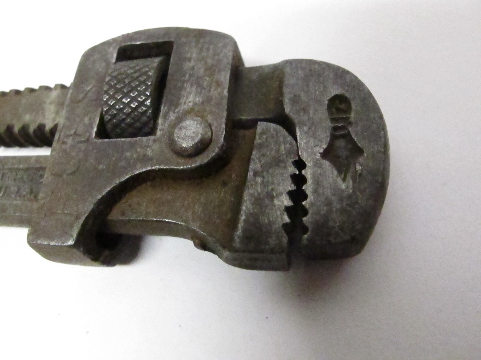 Antique 7″ STILLSON Pipe Wrench w/Wooden Handle~WALWORTH Mfg Co. Boston U.S.A.