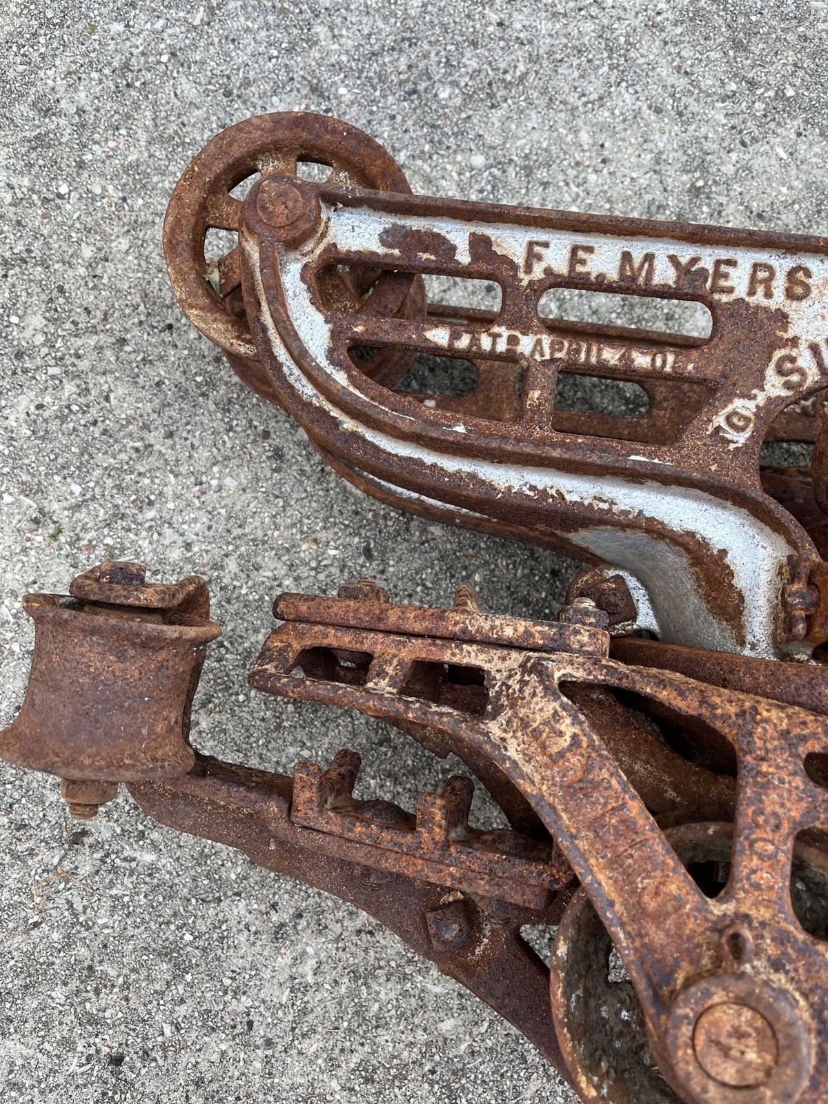 RARE Antique F.E. Myers Sure Grip Cast Iron Farm Hay Trolley Barn Equipment