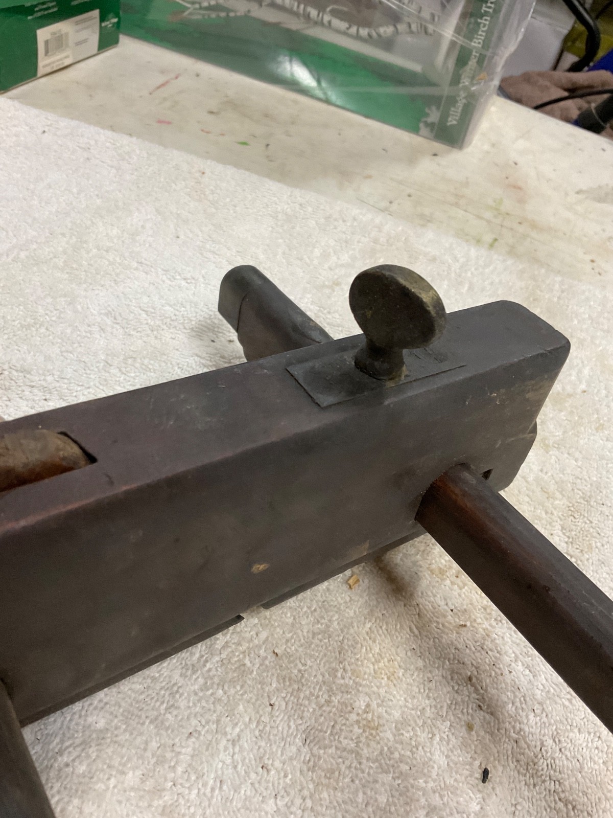 VINTAGE WOODEN MOULDING PLANE NO BLADE. IN A JIG. ANDERTON HLIST