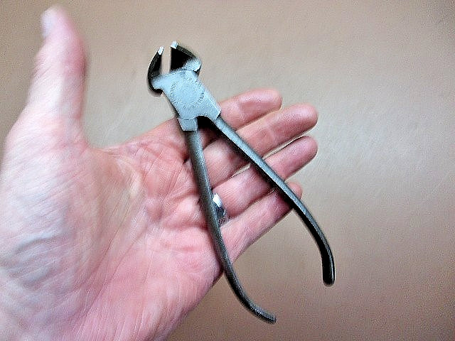 Vintage VINDOBONA IMP CO. Austria 6″ End Nippers w 1 1/4″ Cutters Clean Cond.