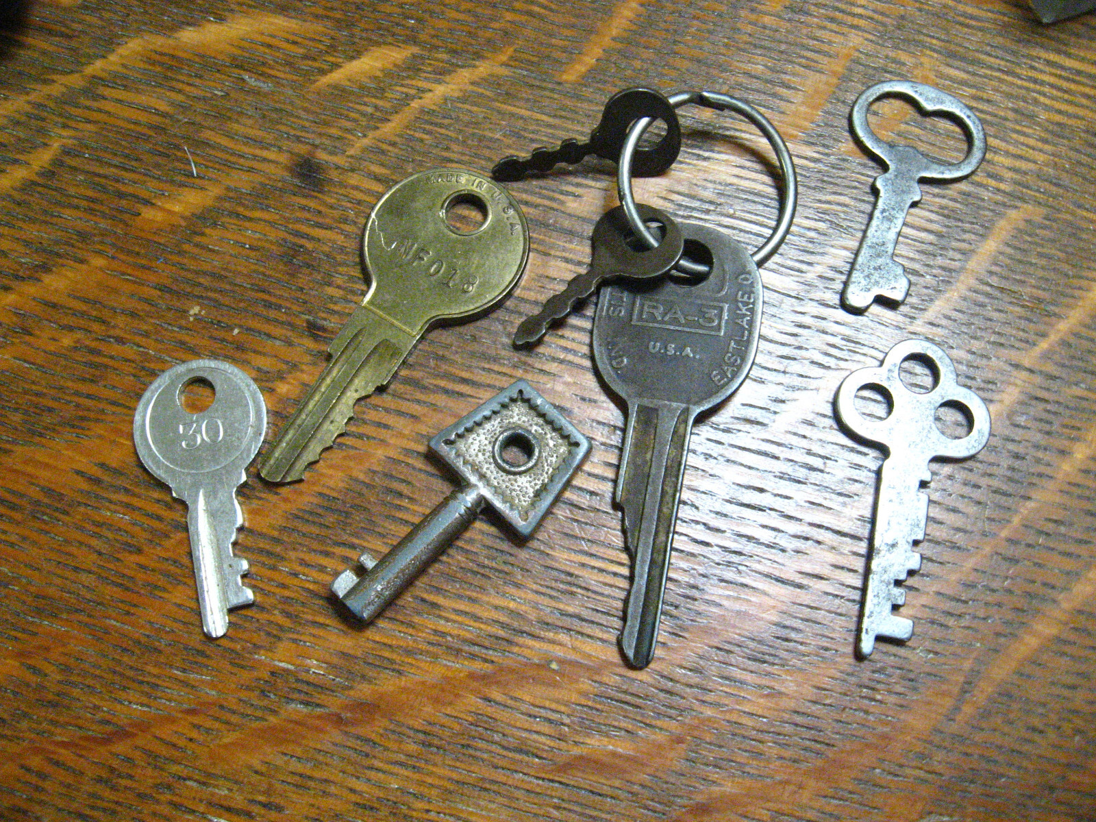 Antique Vintage Metal Keys Set (8) – Silver Gold Skeleton AMC Steampunk Craft
