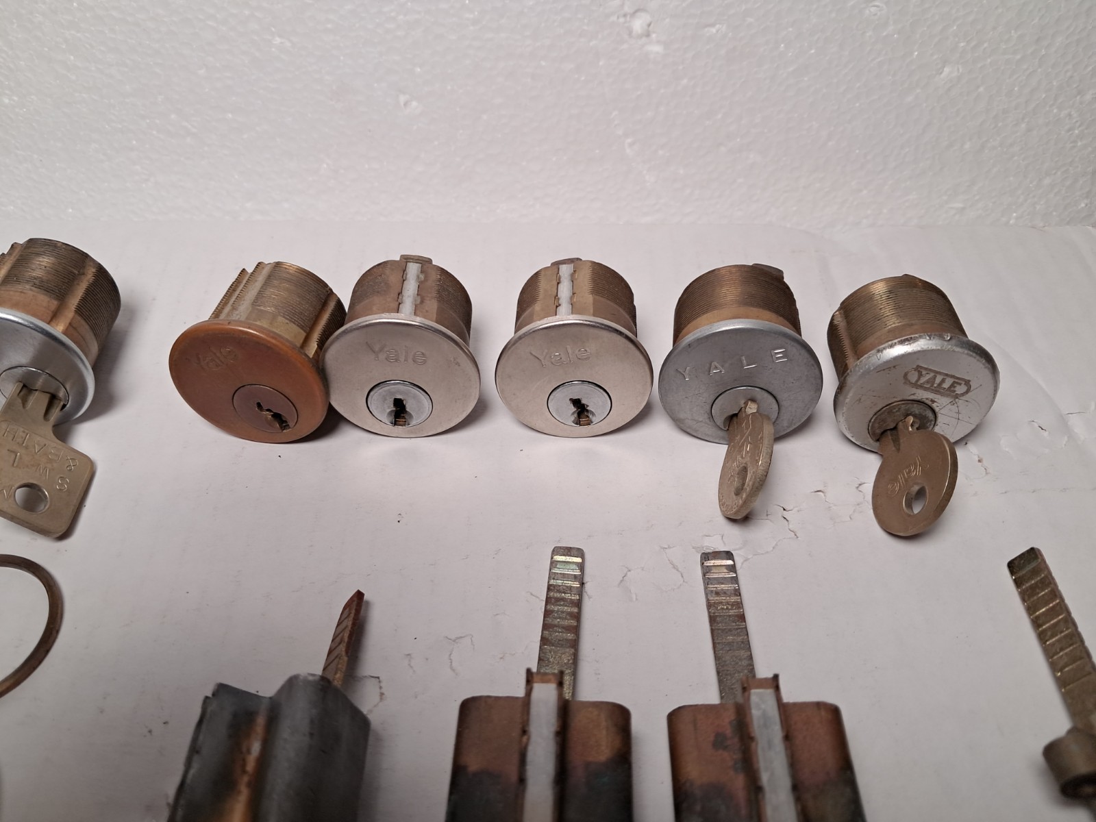 20 Yale Mortise & Rims Cylinders Used some with keys
